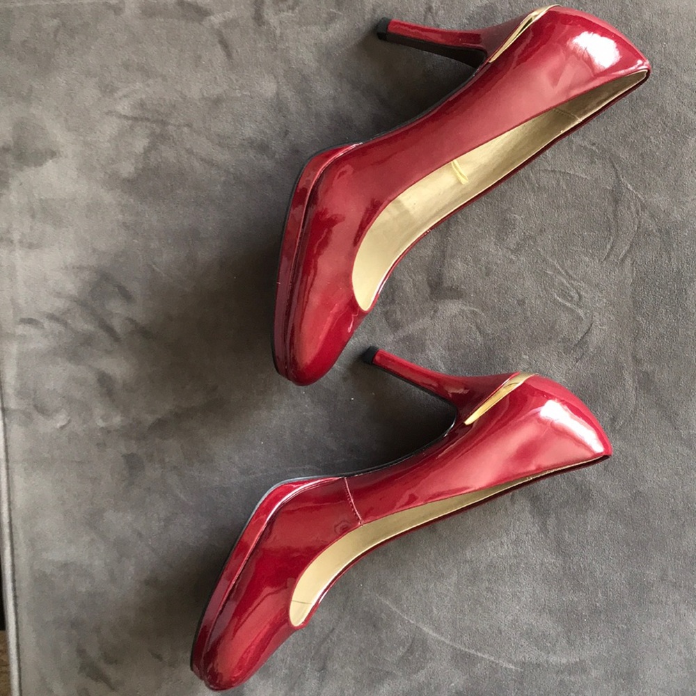 Elie Tahari shoes
